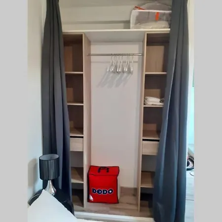 Apartmán T2 Rez De Chaussee Climatise Jardin Parking Prive