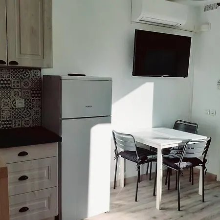T2 Rez De Chaussee Climatise Jardin Parking Prive Apartment